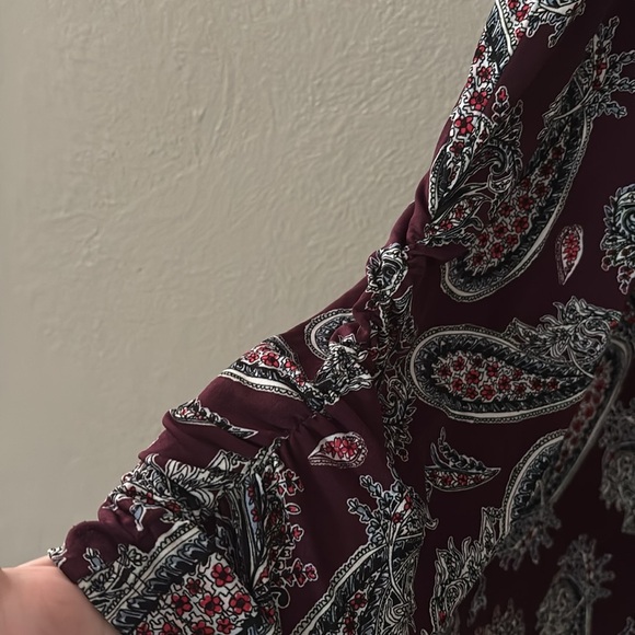 Lane Bryant Plus Size Top, Burgundy Paisley Short Sleeve 26/28 4X Womens - Picture 4 of 6